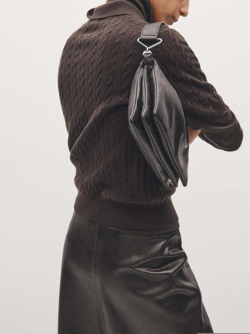 Небольшая кожаная сумка с отделениями