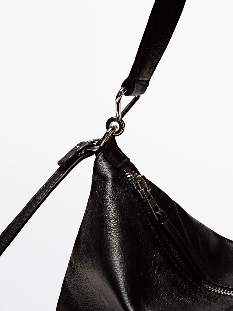 Небольшая кожаная сумка с отделениями