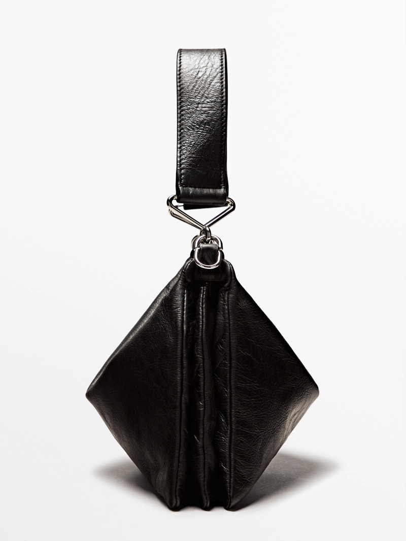 Небольшая кожаная сумка с отделениями