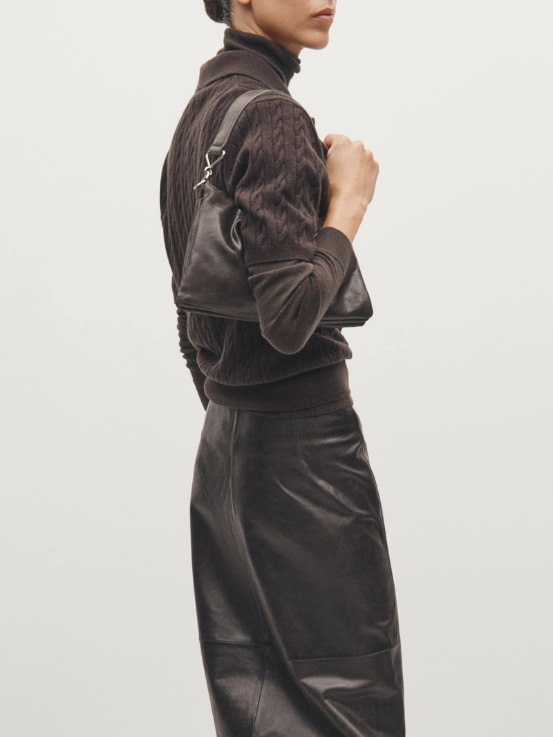 Сумочка из кожи с отделениями