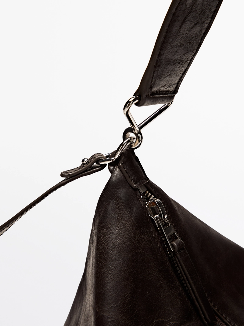 Сумочка из кожи с отделениями