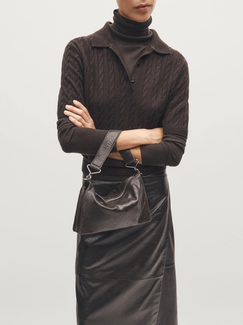 Сумочка из кожи с отделениями