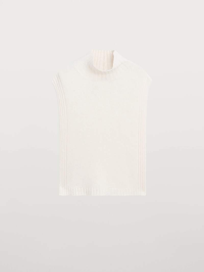 Кофта-жилет с высоким воротом без рукавов