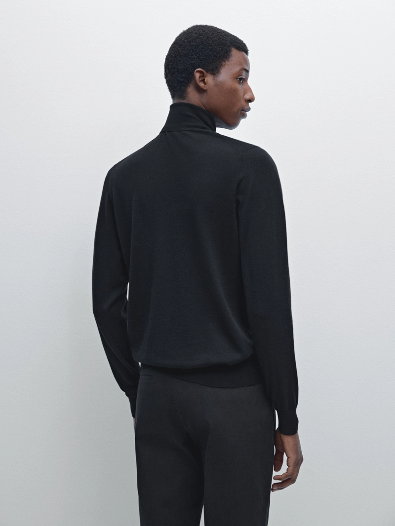 Вязаный свитер с высоким воротником из шерстяной смеси