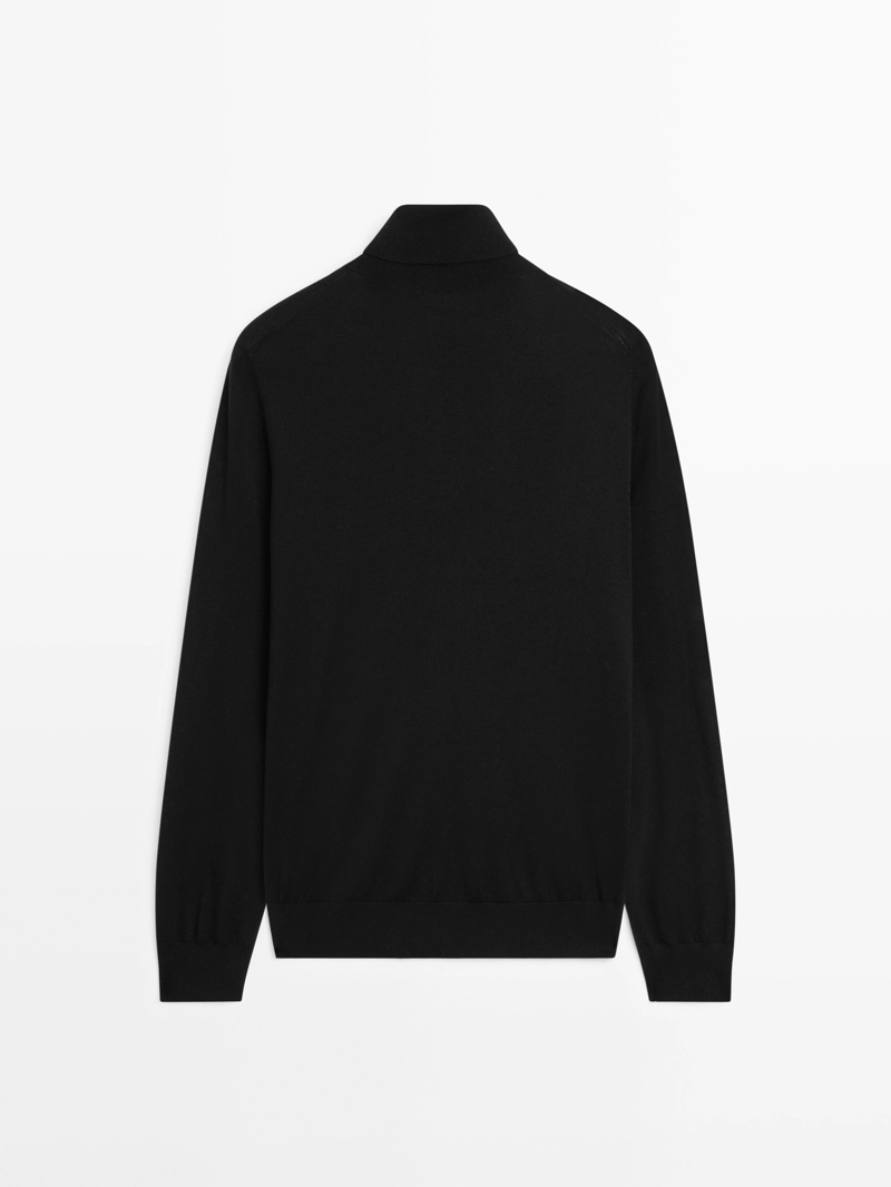 Вязаный свитер с высоким воротником из шерстяной смеси