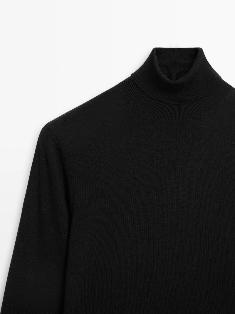 Вязаный свитер с высоким воротником из шерстяной смеси