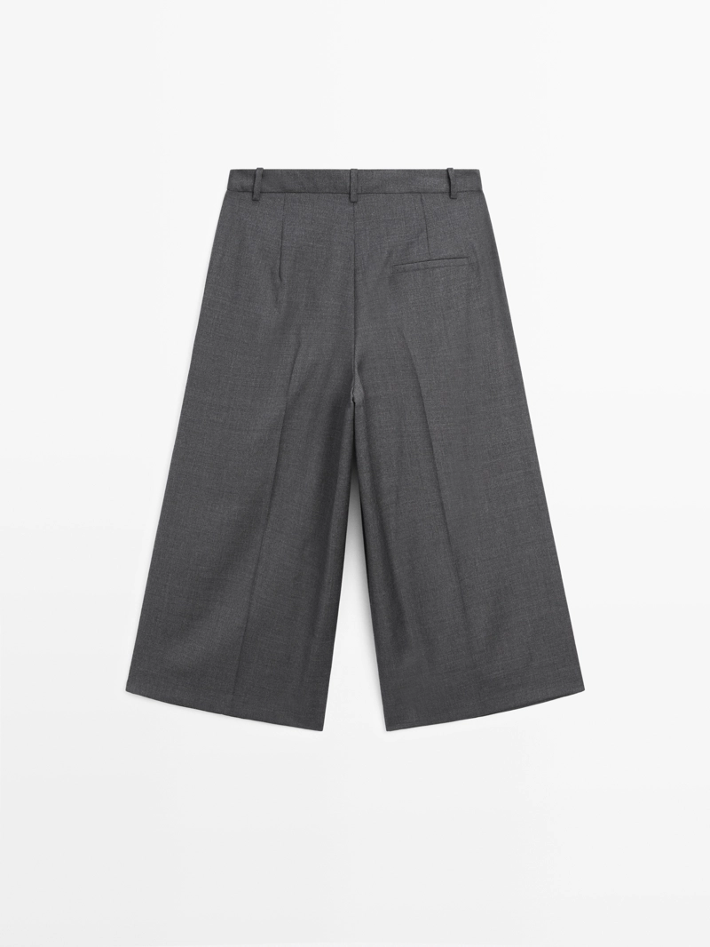 Шорты-бермуды из 100% шерсти с защипами