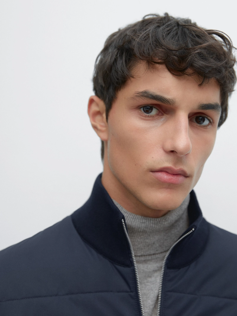 Куртка-пуховик с контрастным вязаным рукавом