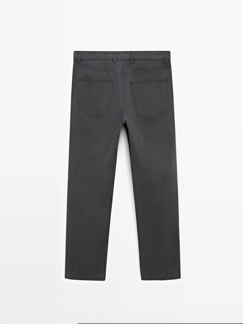 Брюки приталенного кроя из мягкой ткани