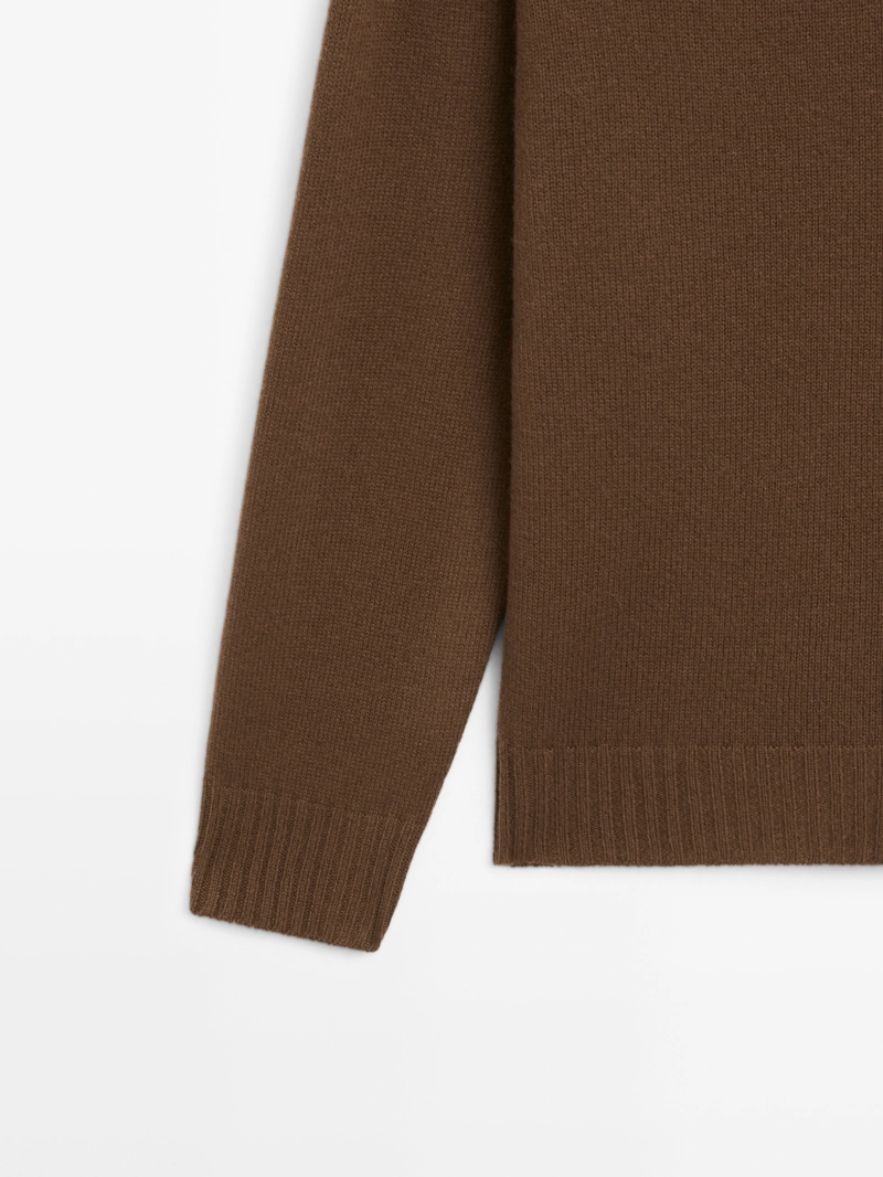 Свитер с круглым вырезом из шерстяно-вискозной смеси