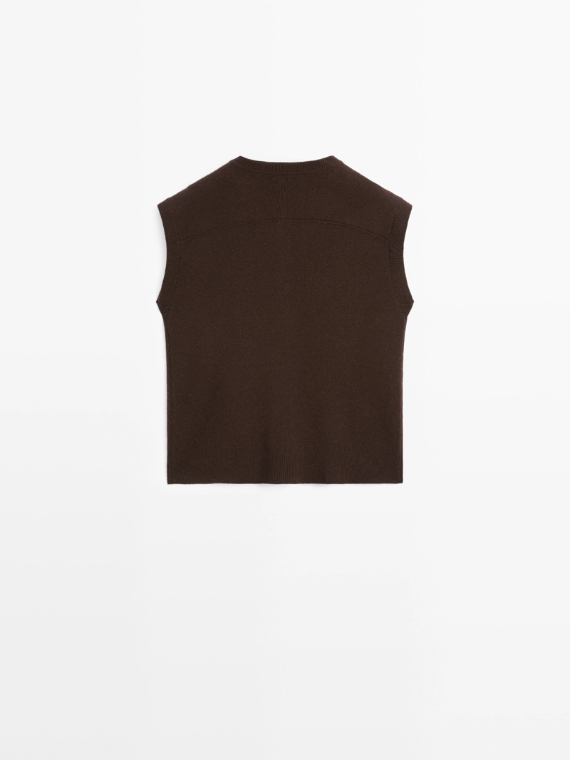 Жилет из вязаного шерстяного микса с золотыми пуговицами