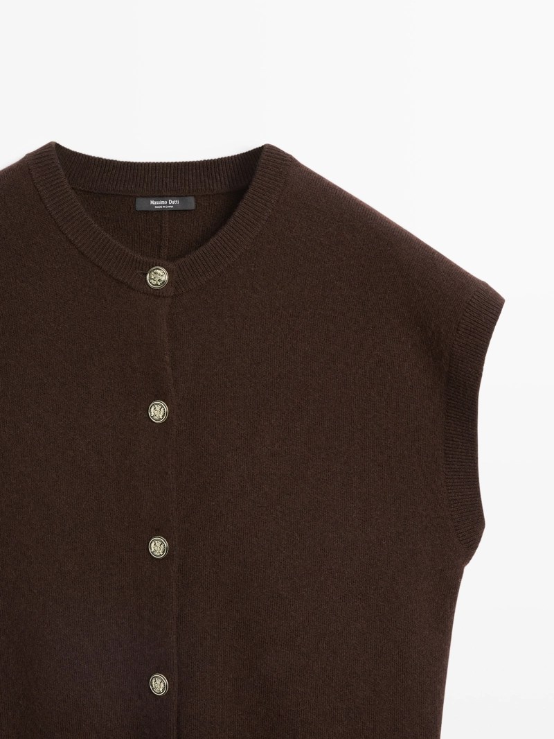 Жилет из вязаного шерстяного микса с золотыми пуговицами