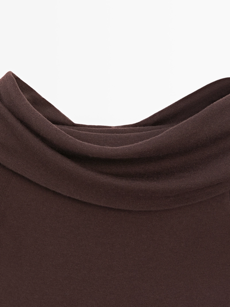 Трикотажный свитер из шерстяной смеси с удлиненным воротником