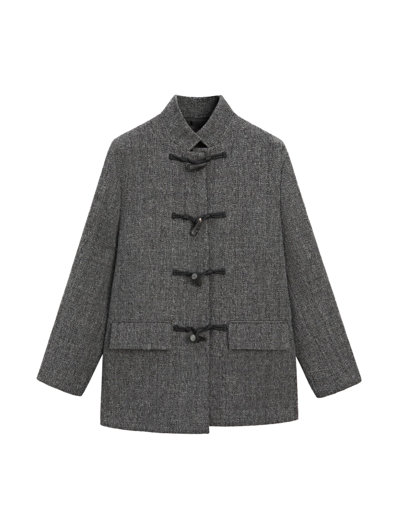 Пальто средней длины на роговой застежке