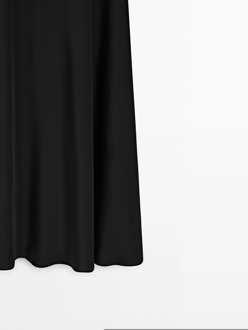 Длинное платье с прозрачными деталями