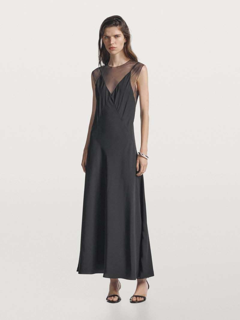 Длинное платье с прозрачными деталями