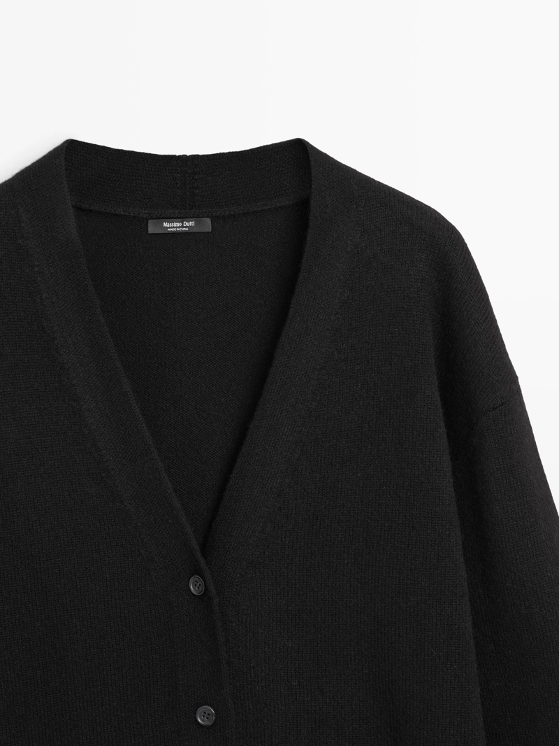 Кардиган с v-образным вырезом из шерстяного плетения