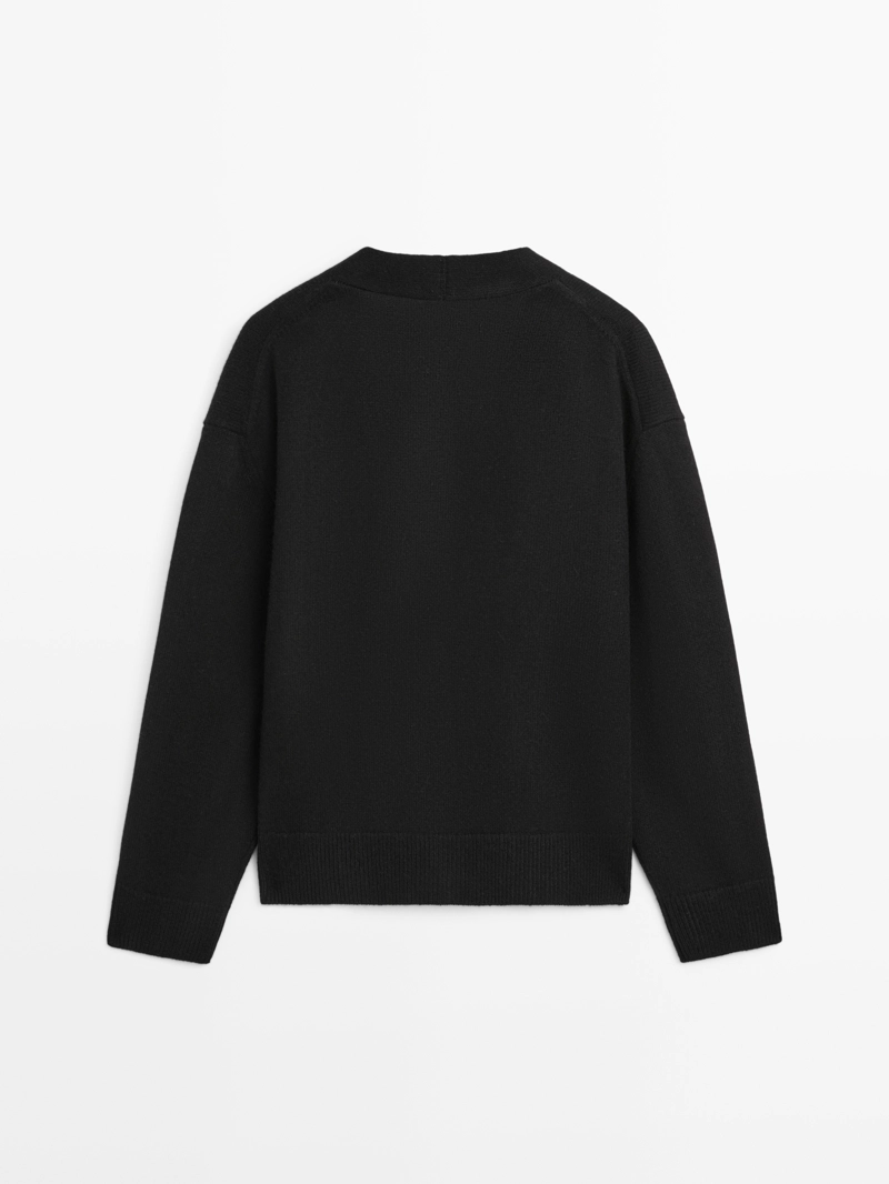 Кардиган с v-образным вырезом из шерстяного плетения