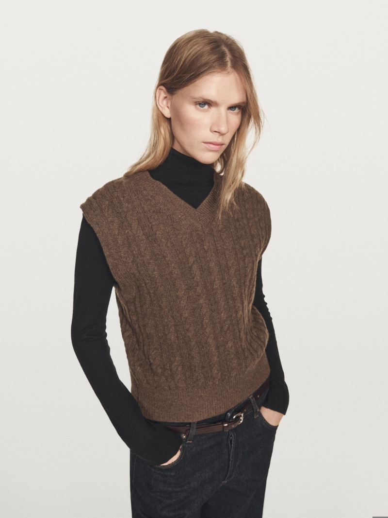Жилет с v-образным вырезом из шерстяного плетения
