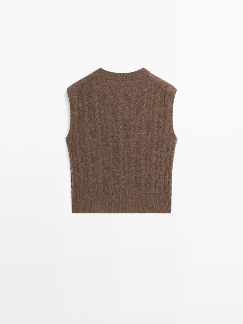 Жилет с v-образным вырезом из шерстяного плетения