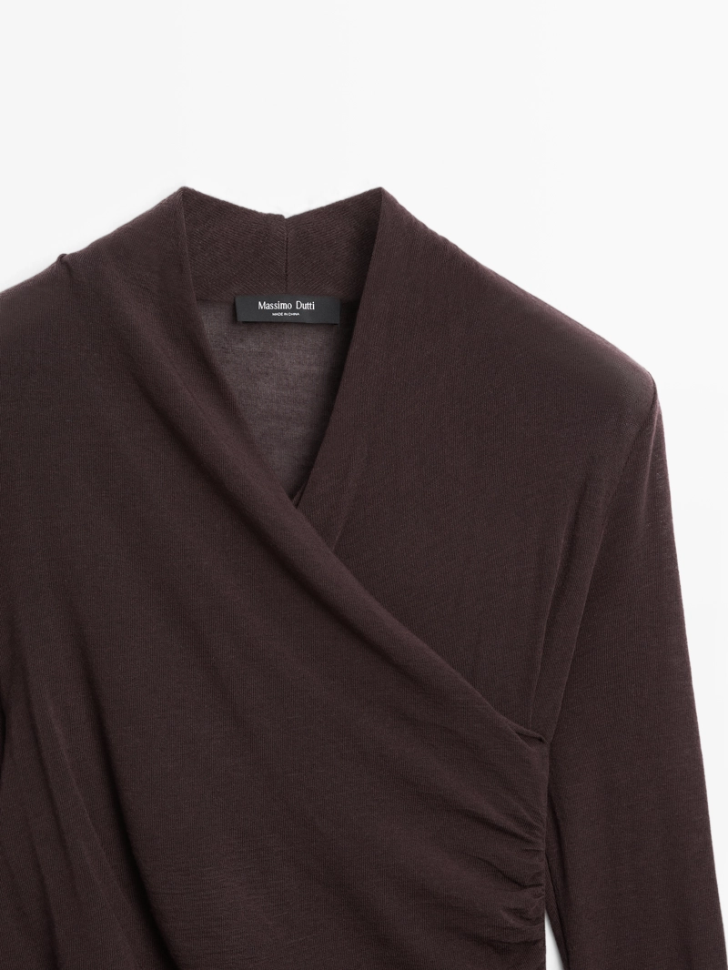 Футболка с длинным рукавом и драпировкой