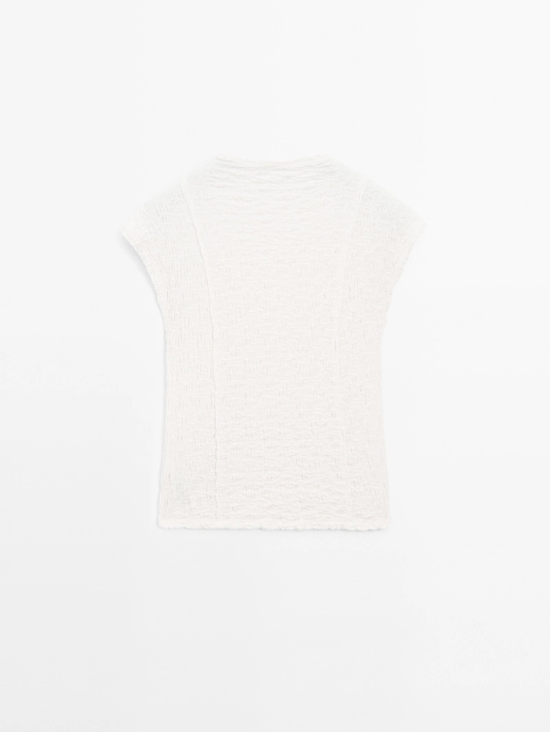 Майка без рукавов с собранными деталями