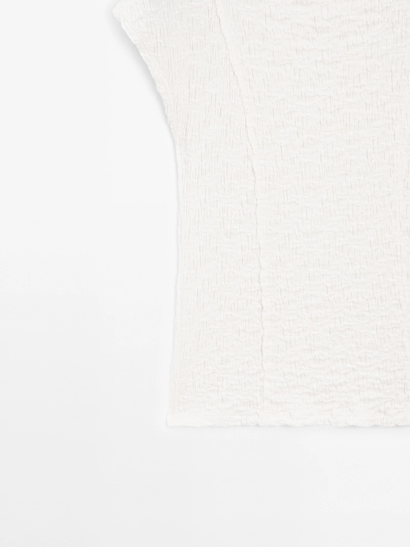 Майка без рукавов с собранными деталями