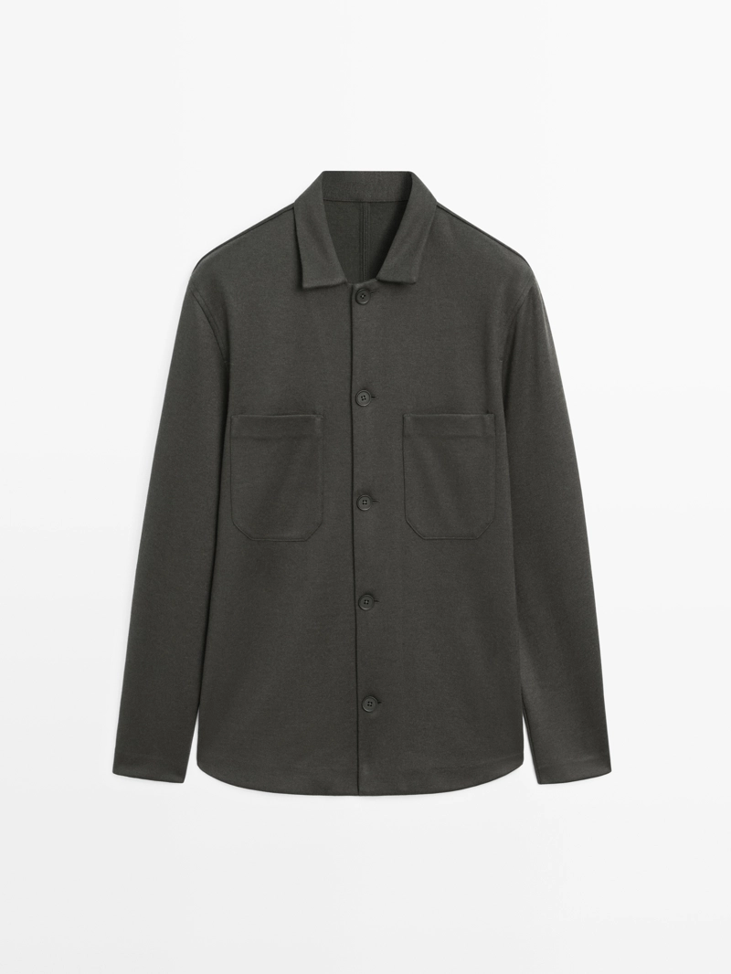 Рубашка с застежкой на пуговицы и накладными карманами