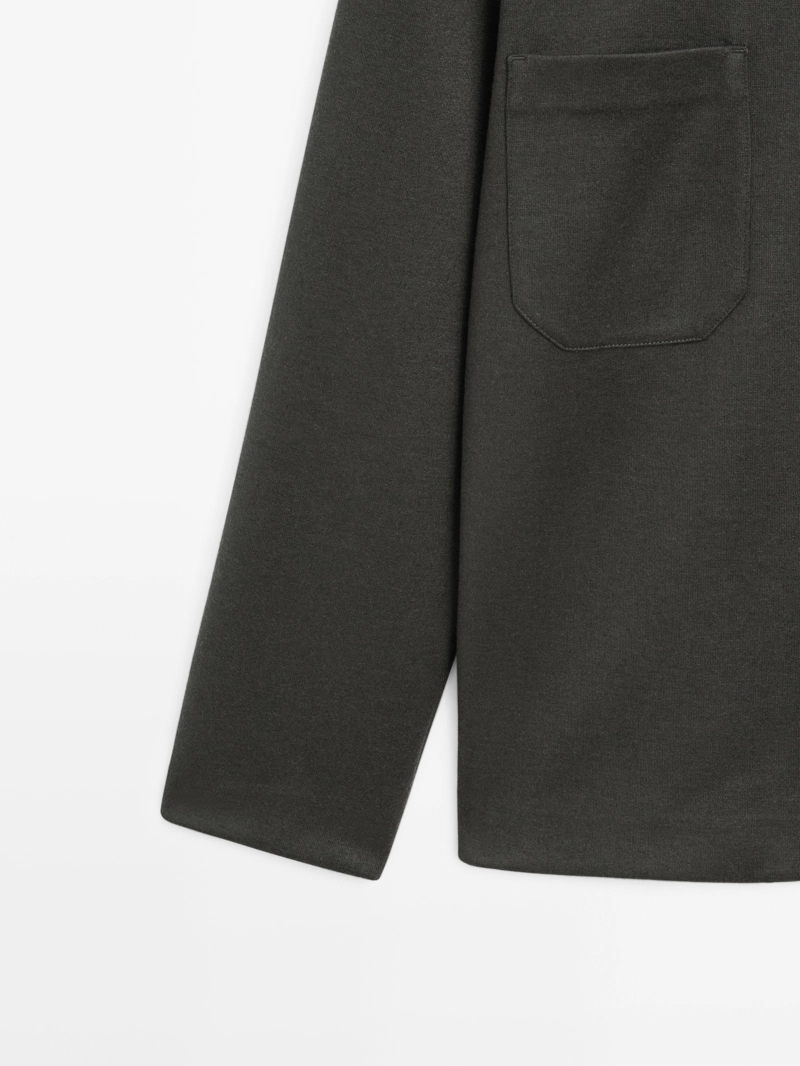 Рубашка с застежкой на пуговицы и накладными карманами