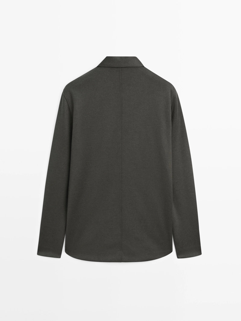 Рубашка с застежкой на пуговицы и накладными карманами