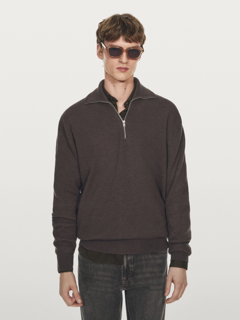 Свитер с высоким воротником и молнией