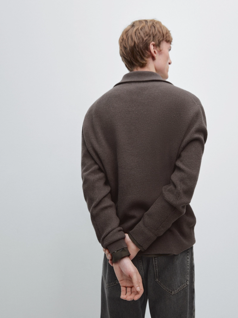 Свитер с высоким воротником и молнией