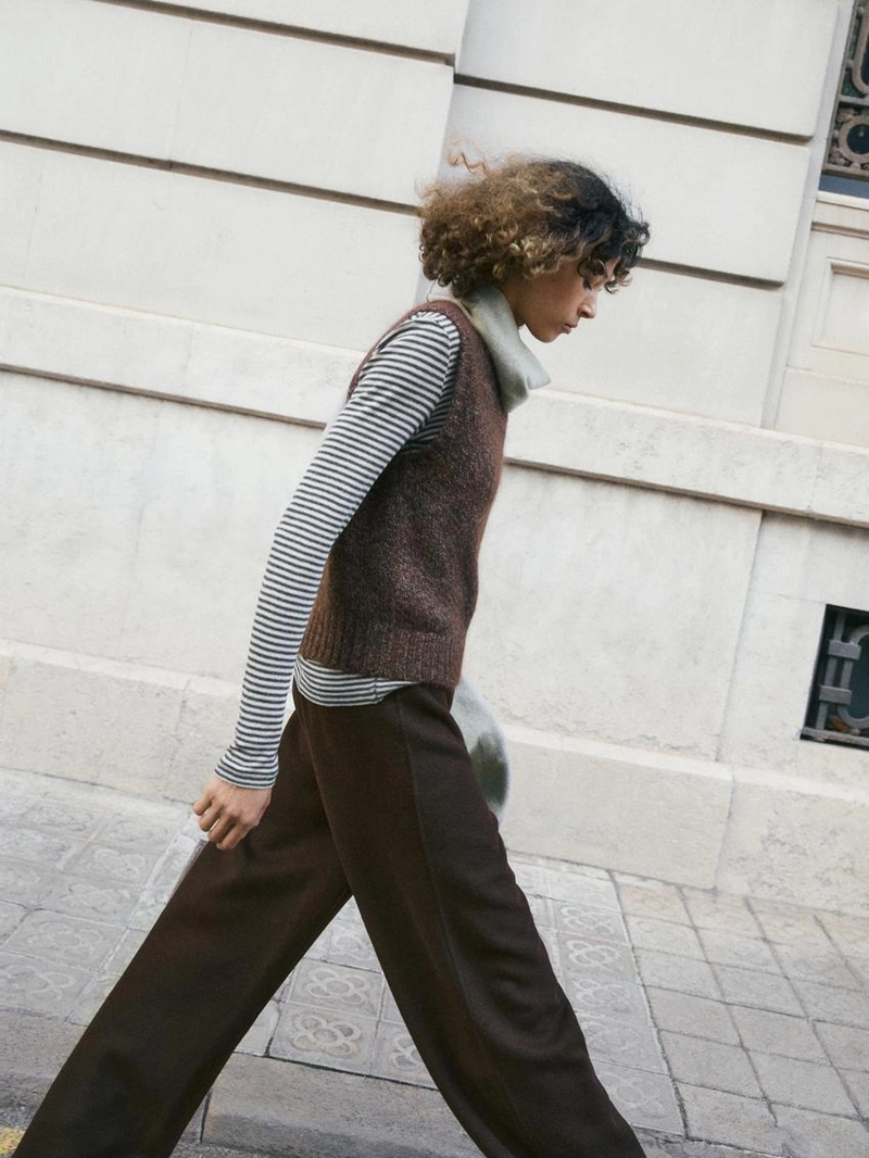 Жилет из меланжевой альпаки и войлока с текстурой