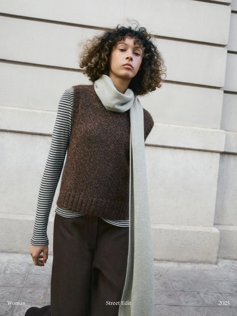 Жилет из меланжевой альпаки и войлока с текстурой