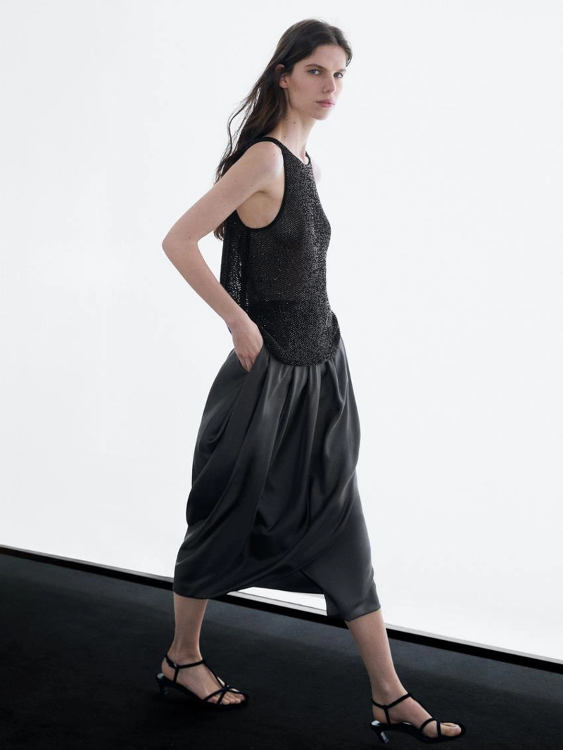 Прозрачный топ с бисером в тон