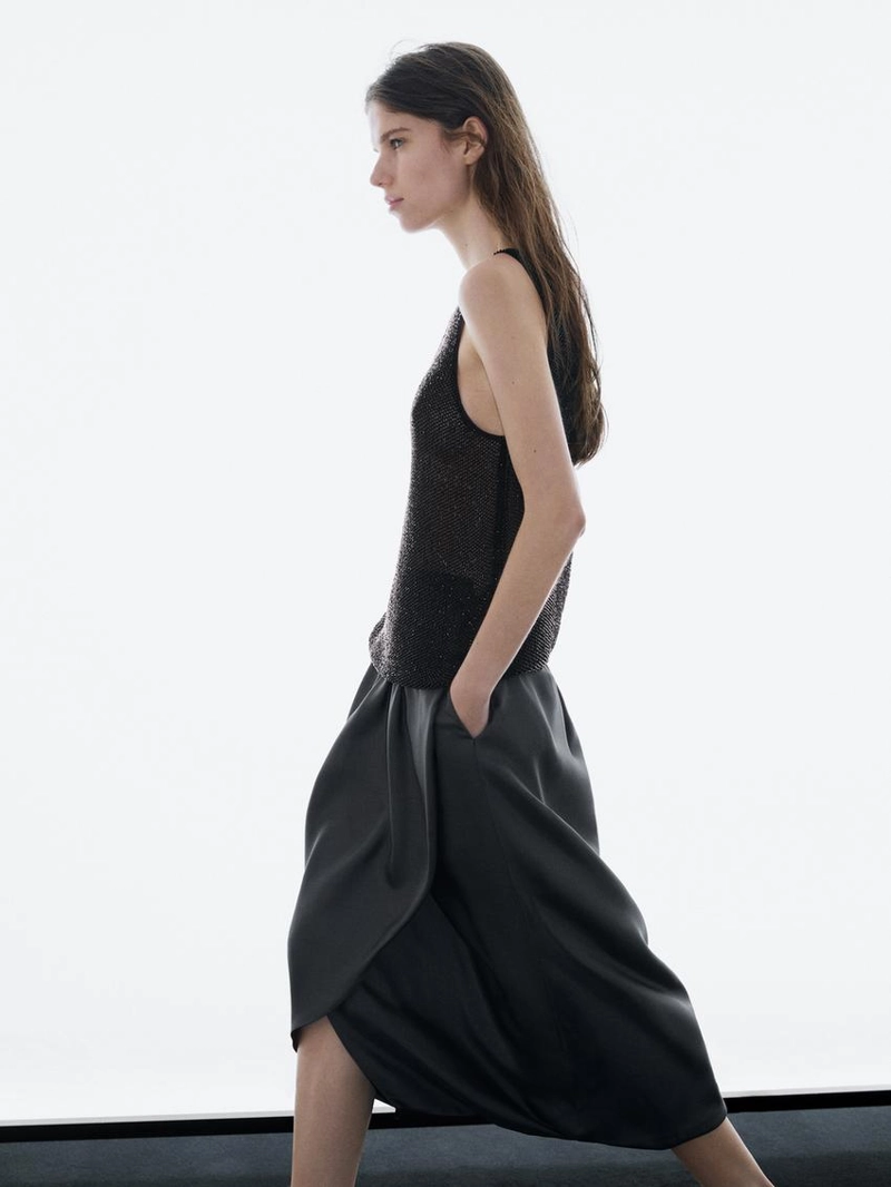 Прозрачный топ с бисером в тон