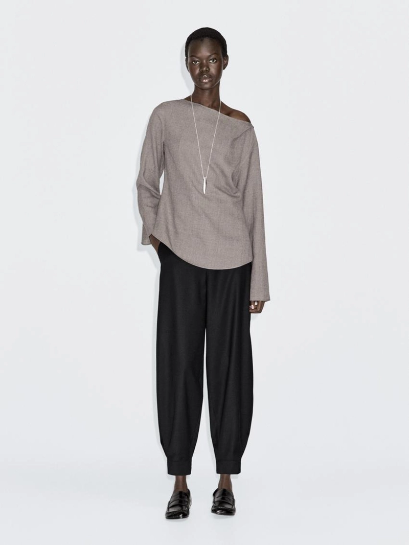 Блуза с лодочным вырезом и фактурой из войлока