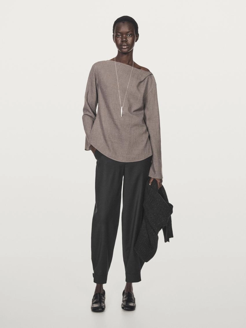 Блуза с лодочным вырезом и фактурой из войлока