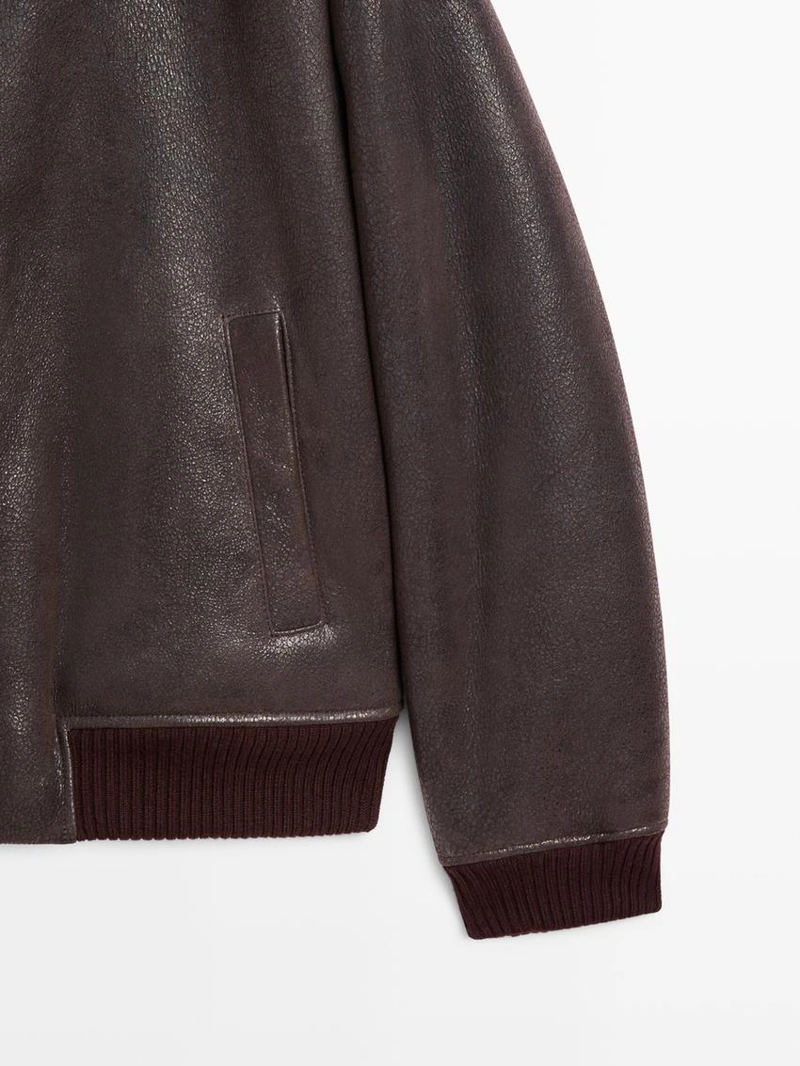 Короткая куртка из кожи двойного фасона с мехом