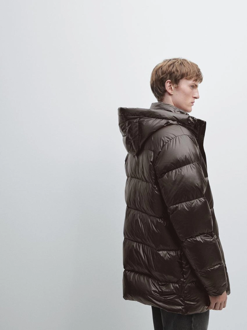 Пуховик с смесовым утеплителем, обладающий водоотталкивающими свойствами