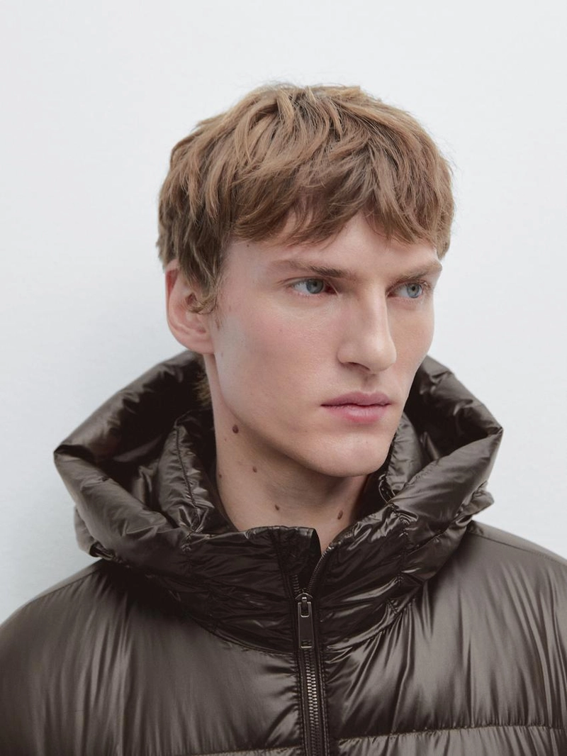 Пуховик с смесовым утеплителем, обладающий водоотталкивающими свойствами