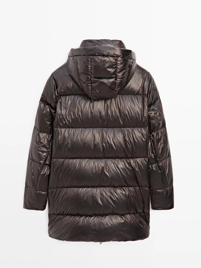 Пуховик с смесовым утеплителем, обладающий водоотталкивающими свойствами