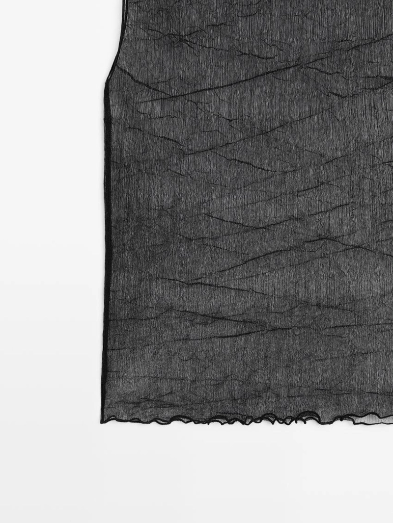 Топ с высоким воротником из тонкого материала