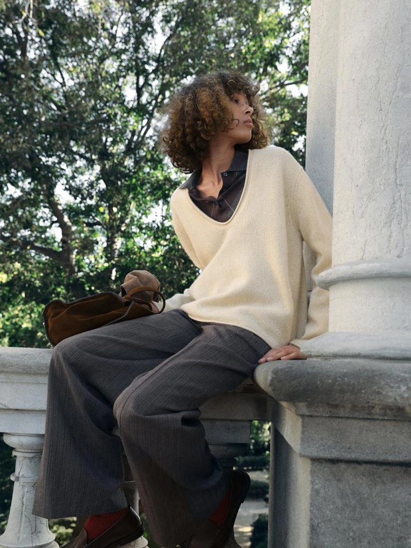 Свитер с v-образным вырезом из 100% шерсти