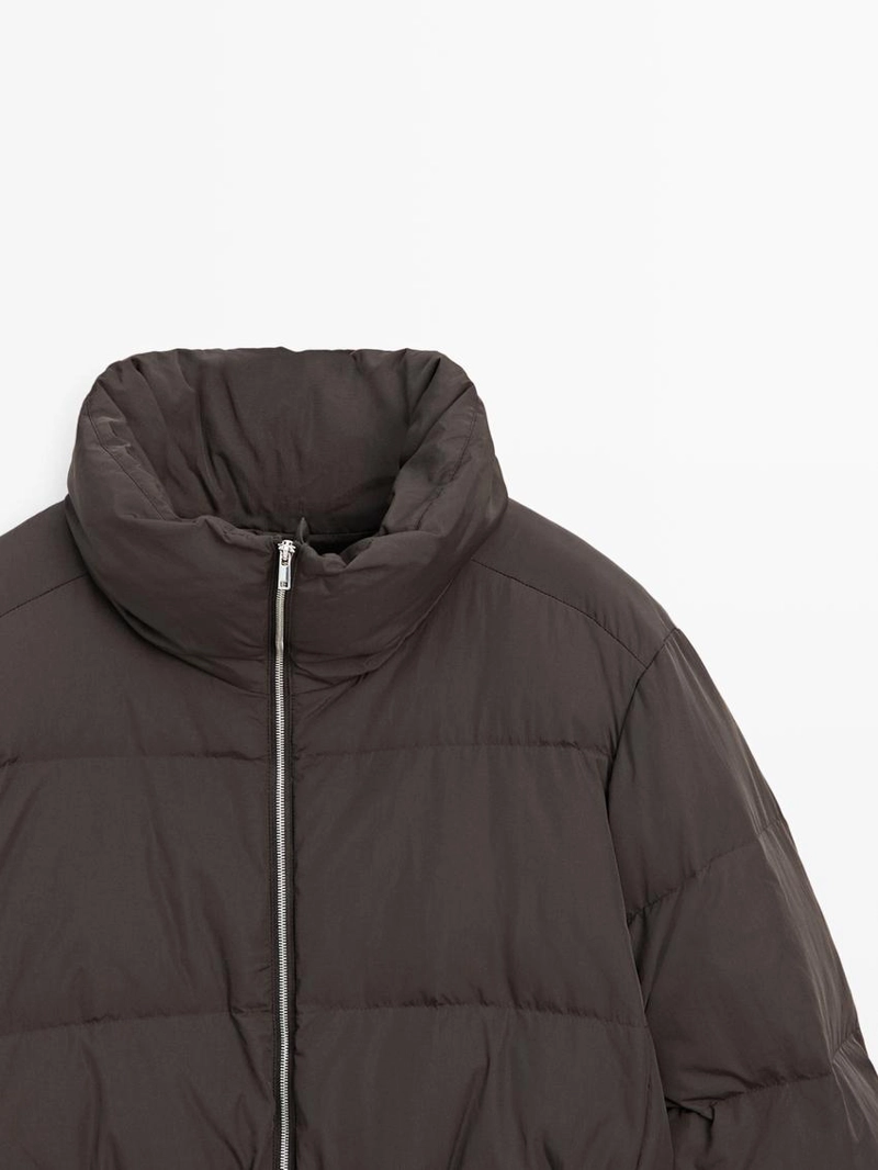 Пуховик с водоотталкивающим покрытием и эластичным поясом