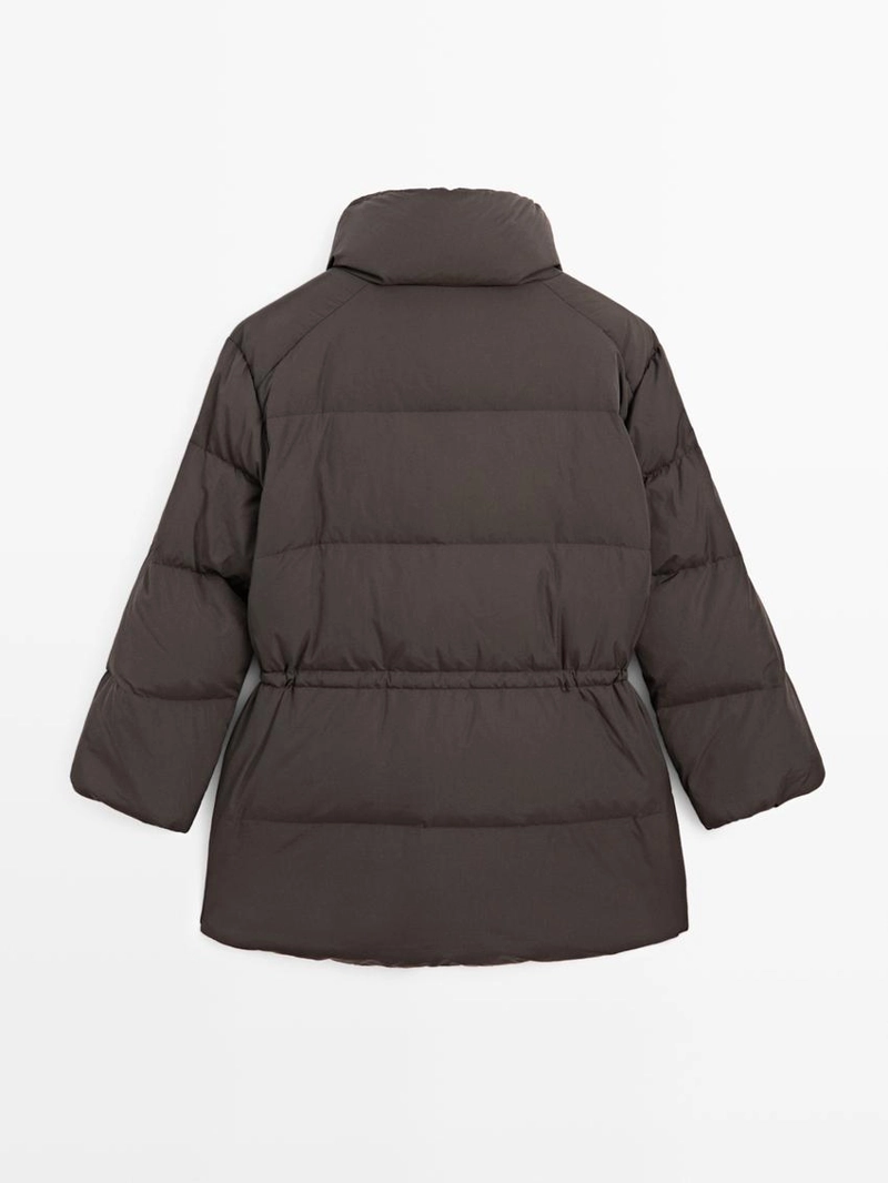Пуховик с водоотталкивающим покрытием и эластичным поясом