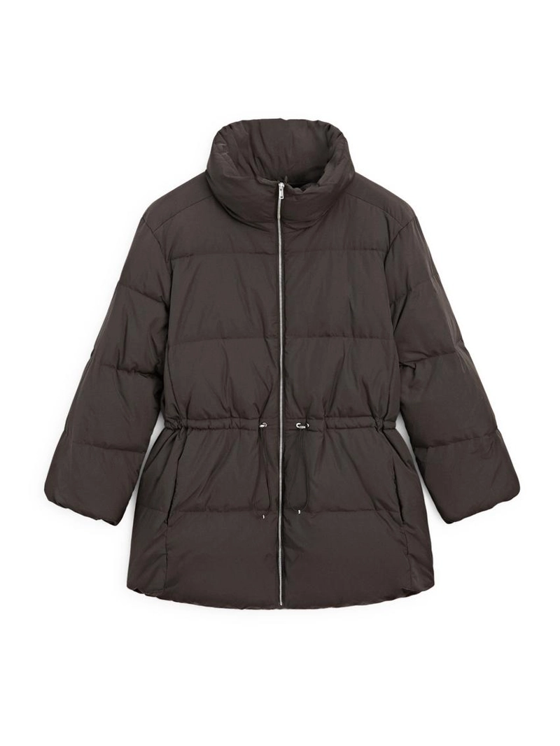 Пуховик с водоотталкивающим покрытием и эластичным поясом