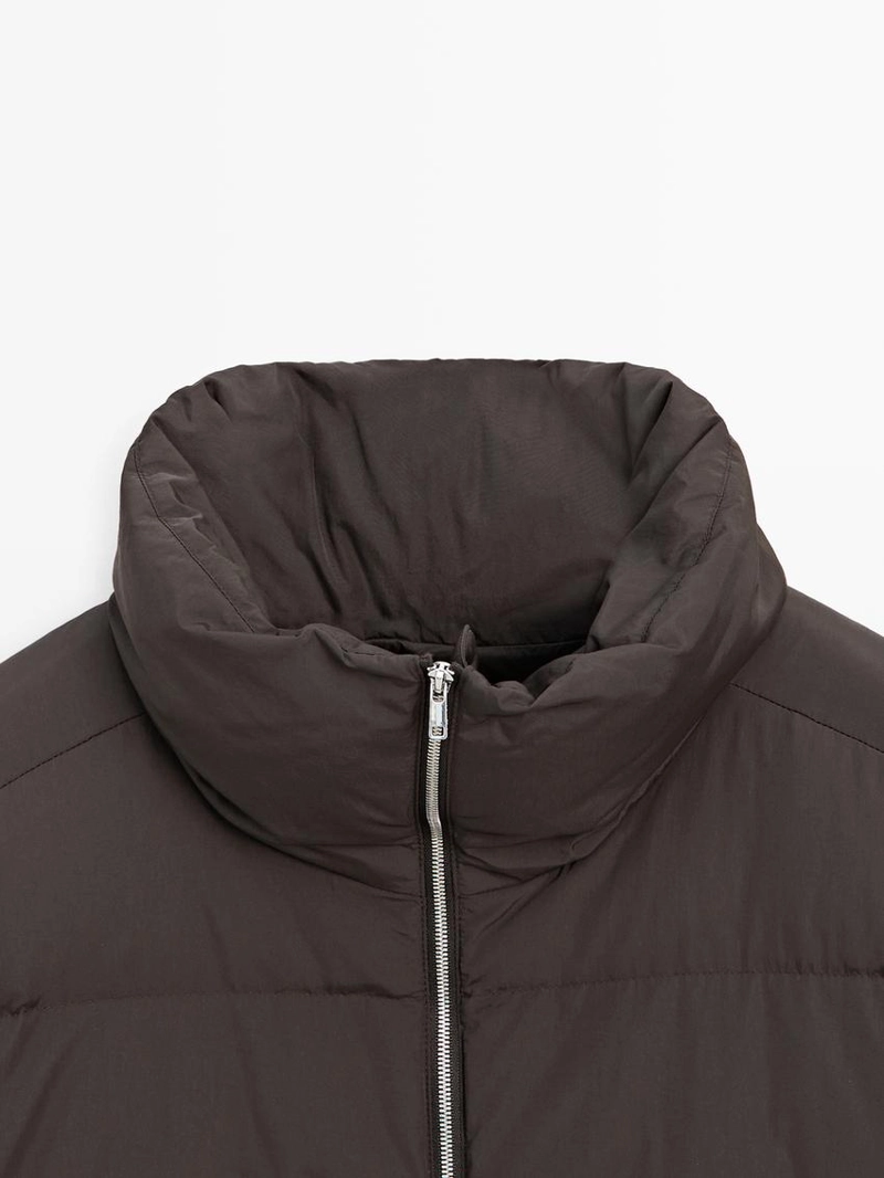 Пуховик с водоотталкивающим покрытием и эластичным поясом