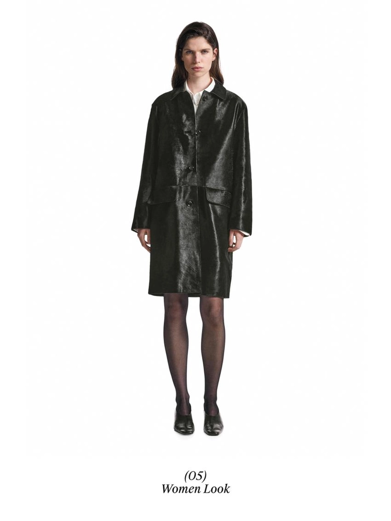 Длинное меховое пальто с отделкой из меха