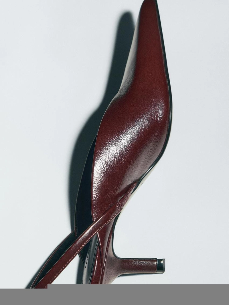 Туфли на каблуке с застежкой на пятке